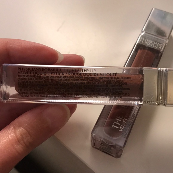 Lipstick - Picture 4 of 4